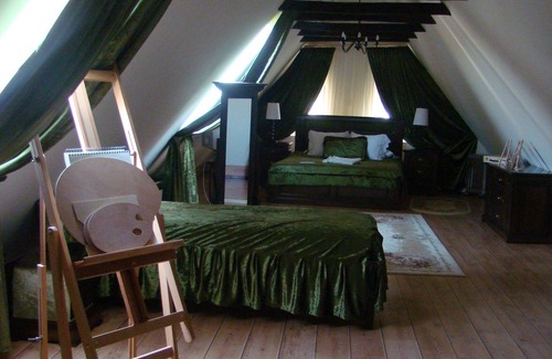 Apoldu de Sus House | Poetic Retreat at Painting Room - A Perfect Hideaway