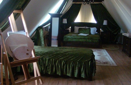 Apoldu de Sus House | Poetic Retreat at Painting Room - A Perfect Hideaway