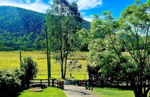 Wisemans Ferry House | Top-Rated Paisanas in Wisemans Ferry with Hot Tub & Family Fun