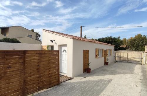 Entraigues-sur-la-Sorgue Apartment | Serene Maisonette in Entraigues sur la Sorgue, Rated 9.6