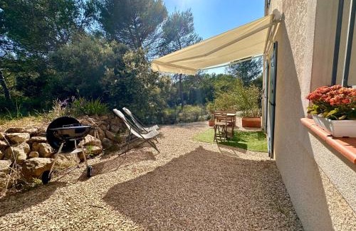 Peyrolles-en-Provence Apartment | Tranquil Studio by the Forest - Guest Rated 9.8/10