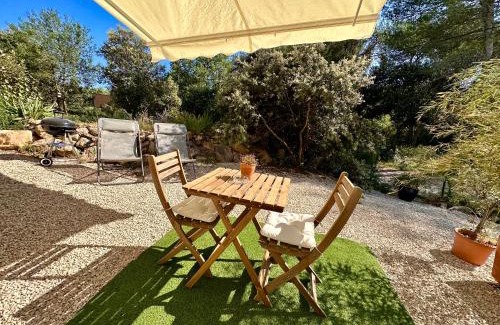 Peyrolles-en-Provence Apartment | Tranquil Studio by the Forest - Guest Rated 9.8/10