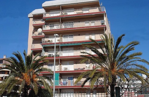 Malgrat de Mar Apartment | Relaxing Stay at Paisos Catalans with Oceanfront Views