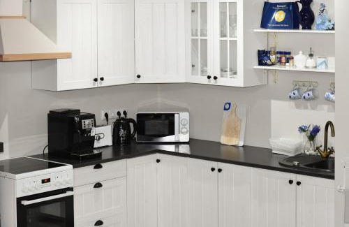Voru Apartment | Inviting Paju Apartment with Sauna and Hot Tub Amenities