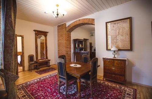 Poltsamaa Parish Hotel | Discover Pajusi Mõisa Külalistemaja: Family-Friendly Retreat