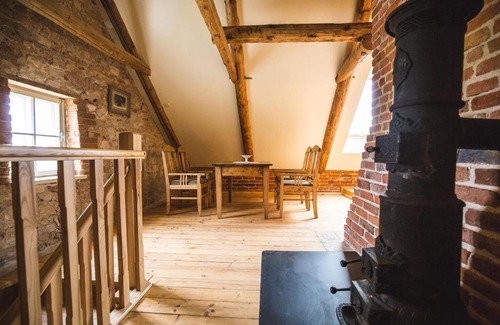 Poltsamaa Parish Hotel | Discover Pajusi Mõisa Külalistemaja: Family-Friendly Retreat