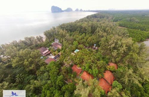 Ban Chao Mai Resort | Relaxing Oceanfront Retreat at Pakmeng Resort