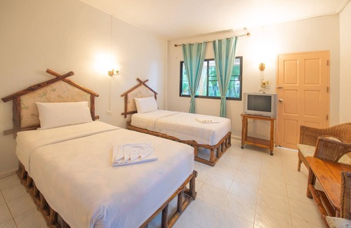 Ban Chao Mai Hotel | Budget-Friendly Family Retreat at Pakmeng Resort
