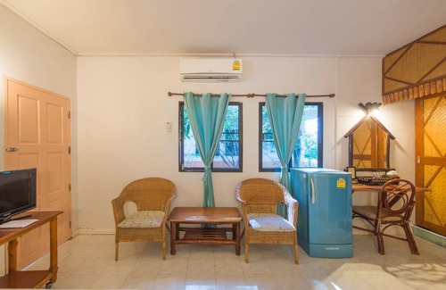 Ban Chao Mai Hotel | Budget-Friendly Family Retreat at Pakmeng Resort