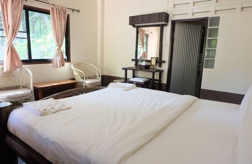 Ban Chao Mai Hotel | Budget-Friendly Family Retreat at Pakmeng Resort