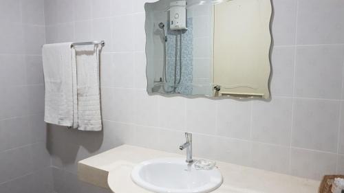 Pak Nam Pran Villa | Inviting Paknampran 2 Bedrooms Pool Villa with Ocean View