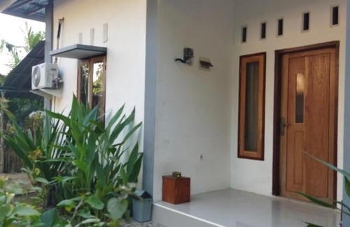 Kuta House | Pet-Friendly Pakok Homestay: Your Cozy Budget Retreat