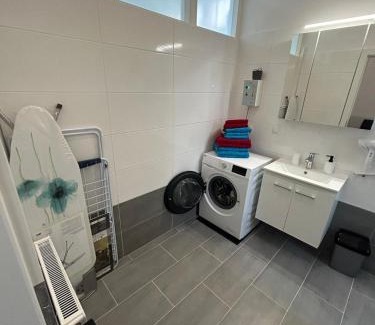 Hutteldorf Apartment | Family-Friendly Paky Appartements with Relaxing Hot Tub