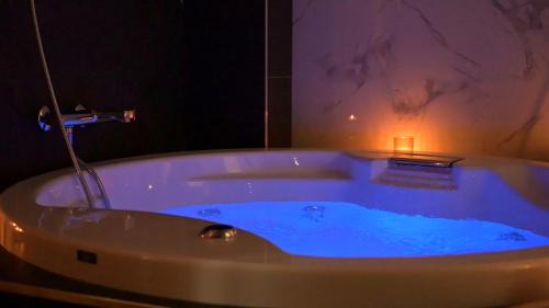 Cosenza Hotel | Explore Palace Eight: Suites, Spa & Pet-Friendly Comfort