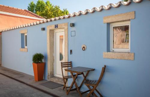 Queluz Ski Chalet | Guest Rated Palace Guest Inn with Family-Friendly Amenities