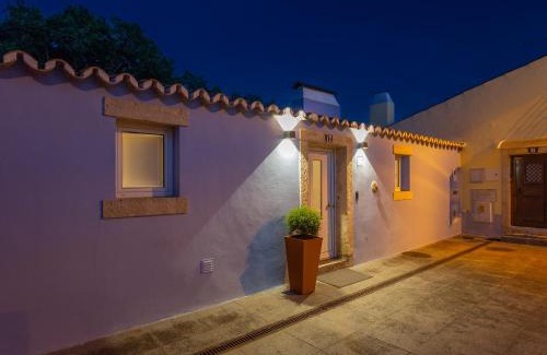 Queluz Ski Chalet | Guest Rated Palace Guest Inn with Family-Friendly Amenities