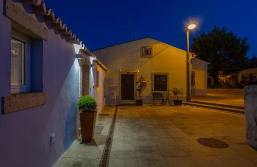 Queluz Ski Chalet | Guest Rated Palace Guest Inn with Family-Friendly Amenities