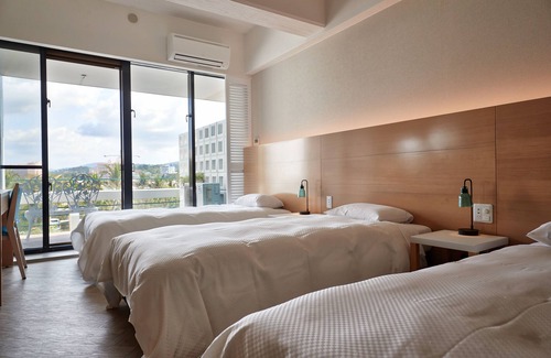 Maeganeku Resort | Ocean View Retreat at Palace in Moon Beach - 8.4/10 Rating