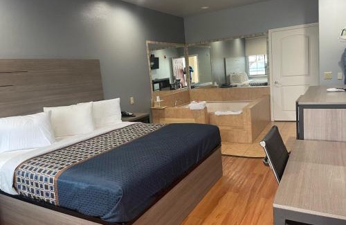 Baytown Hotel | Convenient Stay at Palace Inn - Baytown I-10 with Breakfast