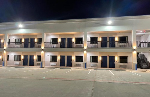 Baytown Hotel | Family-Friendly Retreat at Palace Inn Blue - Garth Rd