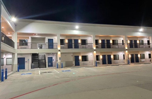 Baytown Hotel | Family-Friendly Retreat at Palace Inn Blue - Garth Rd