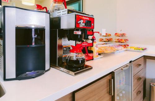 Sharpstown Hotel | Comfortable Stay at Palace Inn Blue Near US-59 & Gessner