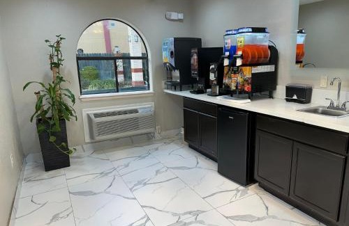 Southeast Houston Hotel | Budget-Friendly Stay at Palace Inn I-45 & Bellfort