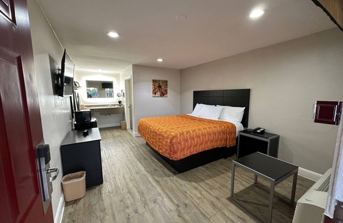Southeast Houston Hotel | Comfortable Stay at Palace Inn I-45 with Spa & Breakfast