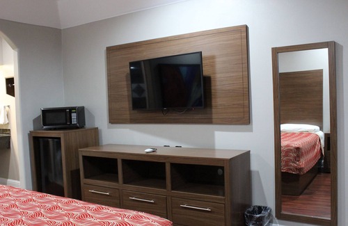 North Shore Hotel | Comfortable Stay at Palace Inn I10East & John Ralston