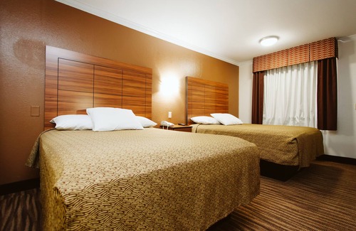 Lawndale/ Wayside Hotel | Cozy Stay at Palace Inn Wayside with Breakfast & Kitchen