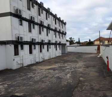 Ethekwini Cabin | Affordable Palace Lodge Pinetown with Breakfast & Kitchen