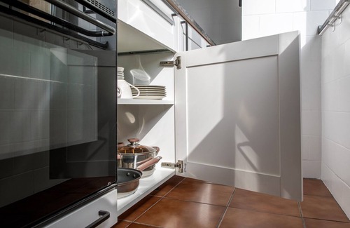 Bucharest City-Centre Apartment | Pet-Friendly Haven: HOLT - Baloo and Bagheera Retreat