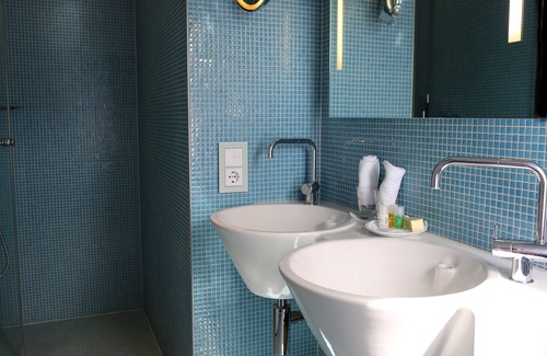 Rheindahlen-Land Hotel | Discover Palace St. George: Family-Friendly & Accessible Stay