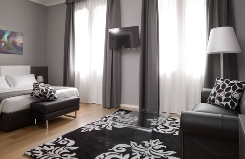 Trieste Old Town Hotel | Elegant Palace Suite: 4-Star Stay with Spa & Dining