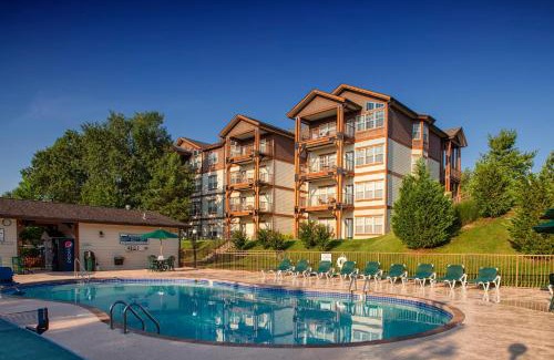 Branson Hotel | Oceanfront Escape at Palace View Resort by Spinnaker