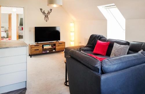 Falkland House | Discover Family-Friendly Comfort at Palace View - Uk40569