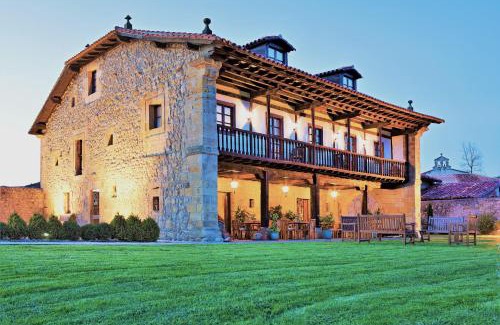 Tonanes Hotel | Premier Palación de Toñanes: Oceanfront Oasis Awaits
