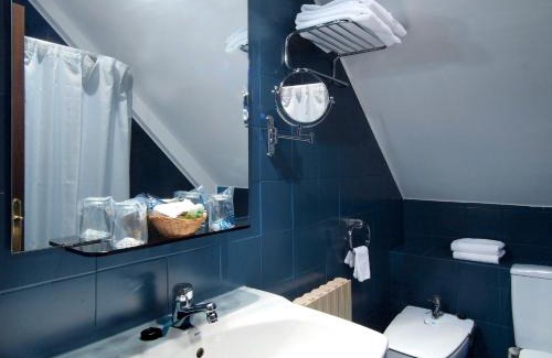 Navia Hotel | Discover Palacio Arias: Rated 8.4 with Pool & Dining