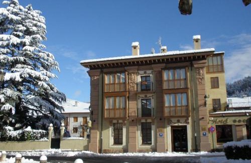 Ezcaray Hotel | Palacio Azcárate Hotel: Oceanfront Comfort and Pet-Friendly Stays