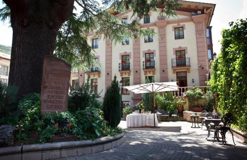 Ezcaray Hotel | Palacio Azcárate Hotel: Oceanfront Comfort and Pet-Friendly Stays