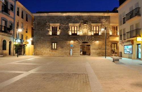 Plasencia Hotel | Elegant Palacio Carvajal Girón: Rated 8.8 with Pool & Hot Tub