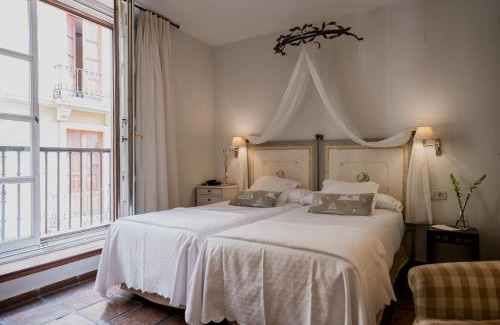 Central District Hotel | Discover Palacio De Los Navas: Family-Friendly Retreat