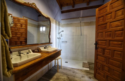 Orisoain House | Discover Palacio de Orisoain: 4-Star Oasis with Spa & Dining