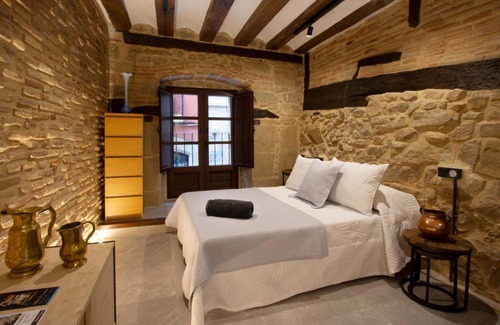 Logrono Historic Centre Apartment | Discover Palacio del Marques de San Nicolas: Family-Friendly Stay