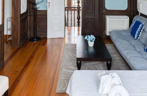Armamar Bed & Breakfast | Eco-Friendly Palacio Nova Seara: Perfect for Families