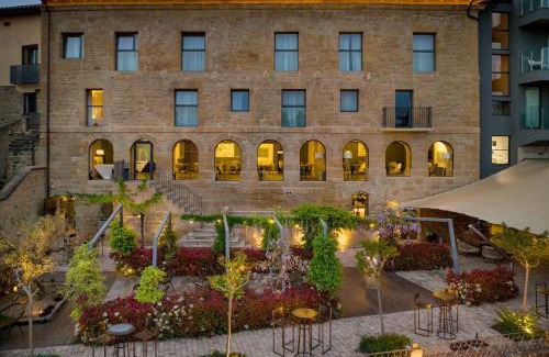 Brinas Hotel | Elegant Palacio Tondón, La Rioja: Pet-Friendly Retreat