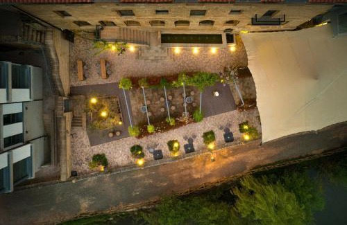Brinas Hotel | Elegant Palacio Tondón, La Rioja: Pet-Friendly Retreat