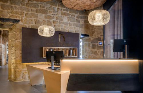 Brinas Hotel | Elegant Palacio Tondón, La Rioja: Pet-Friendly Retreat