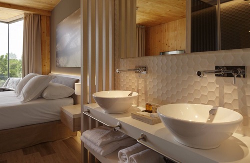 Brinas Hotel | Discover Palacio Tondon: Top-Rated Hotel in La Rioja