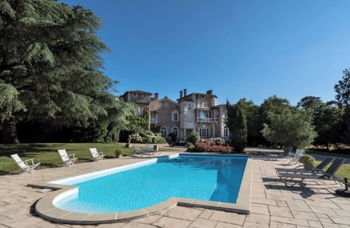 Sainte-Foy House | Inviting Estate Just 10 Minutes from the Beach